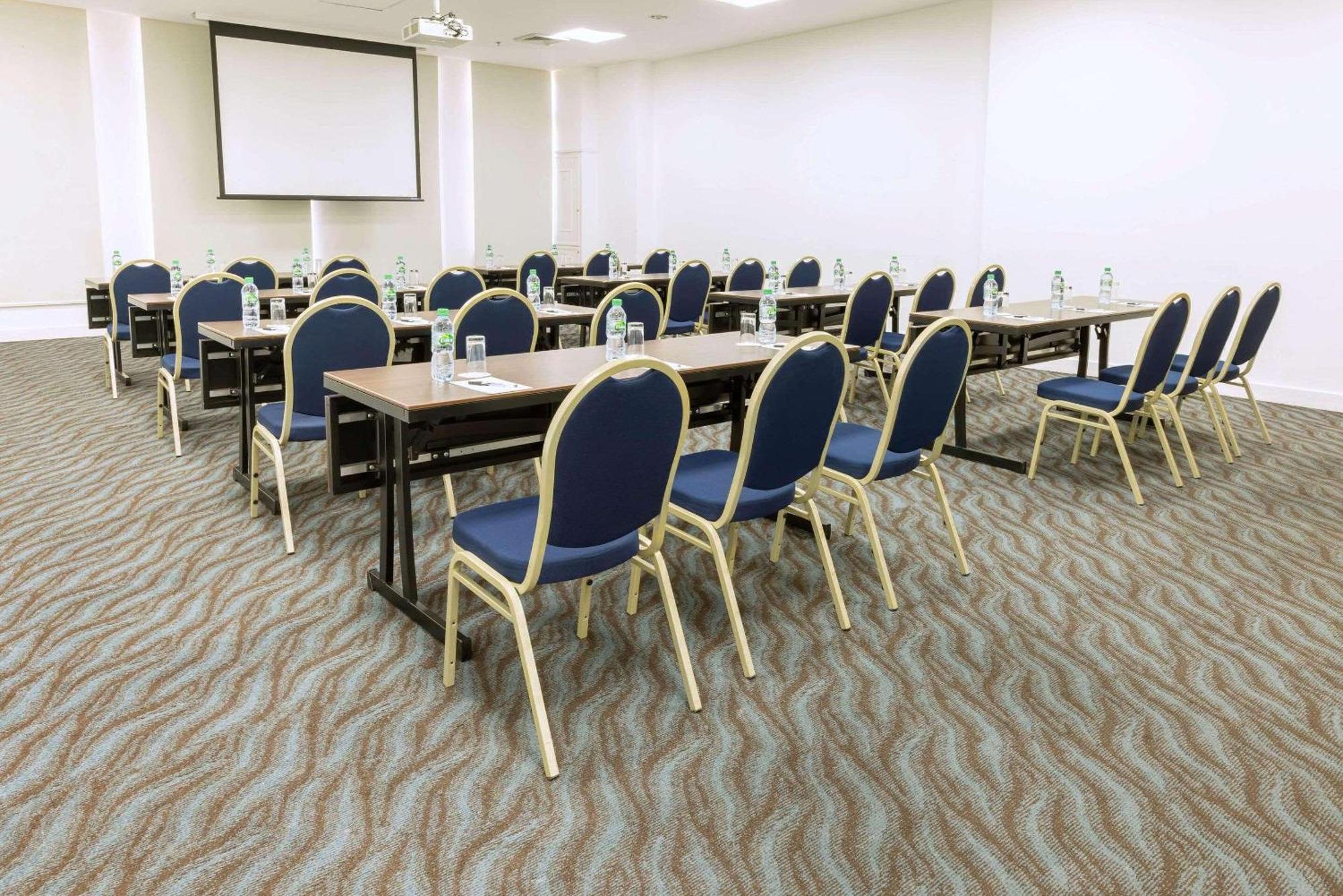 Radisson Canal Hotel 5*