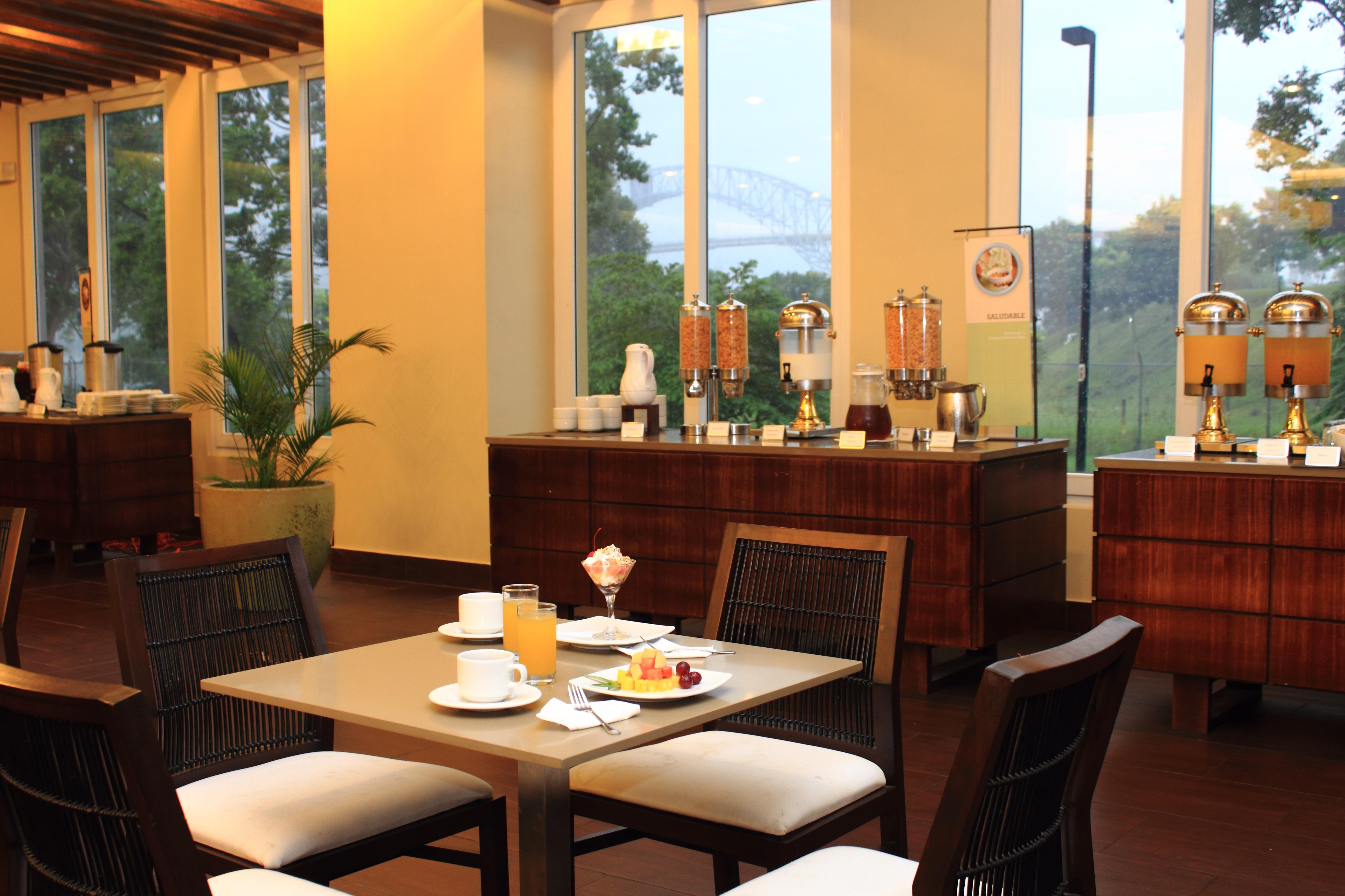 Hotel Radisson Canal Panama City