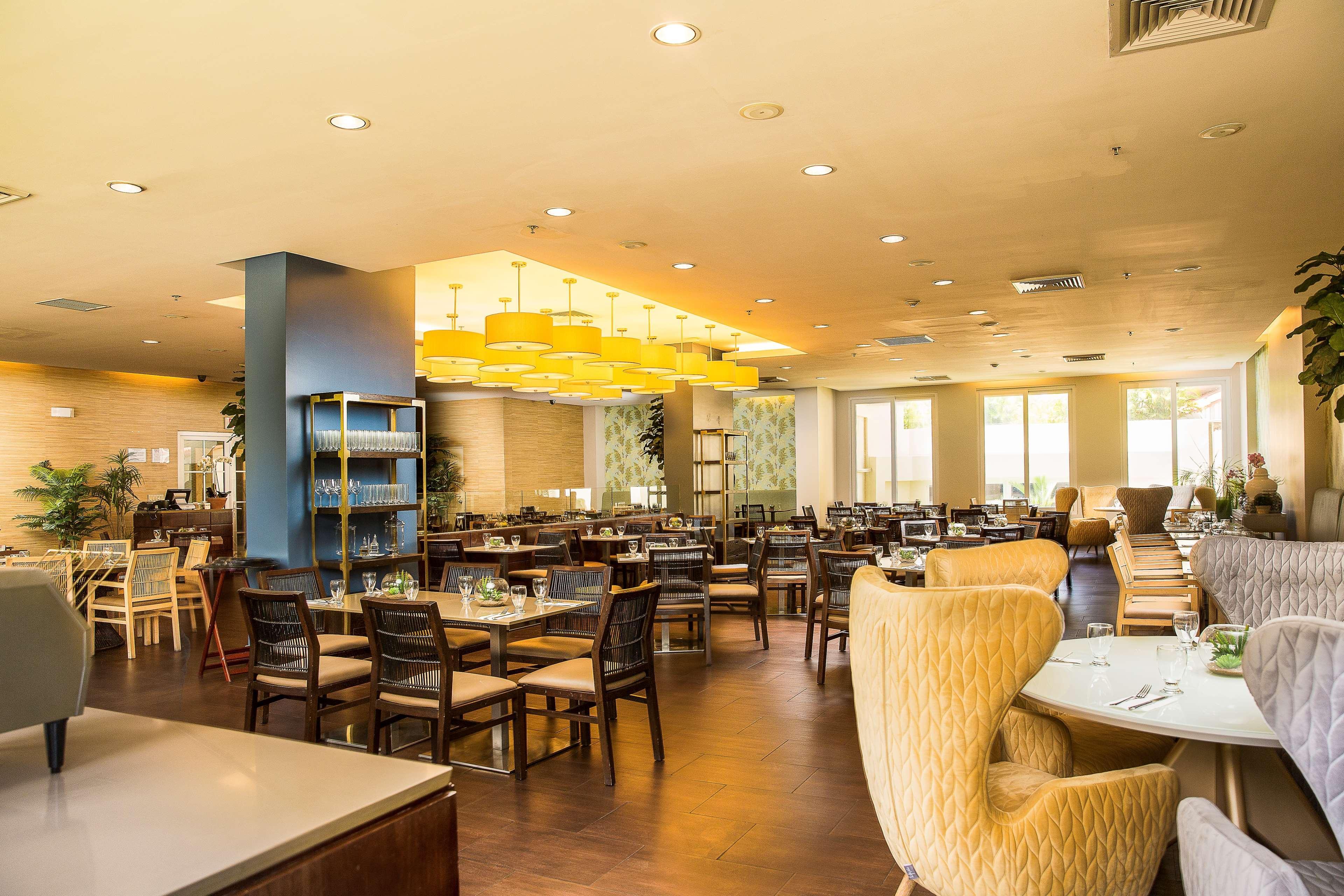 Hotel Radisson Canal Panama City