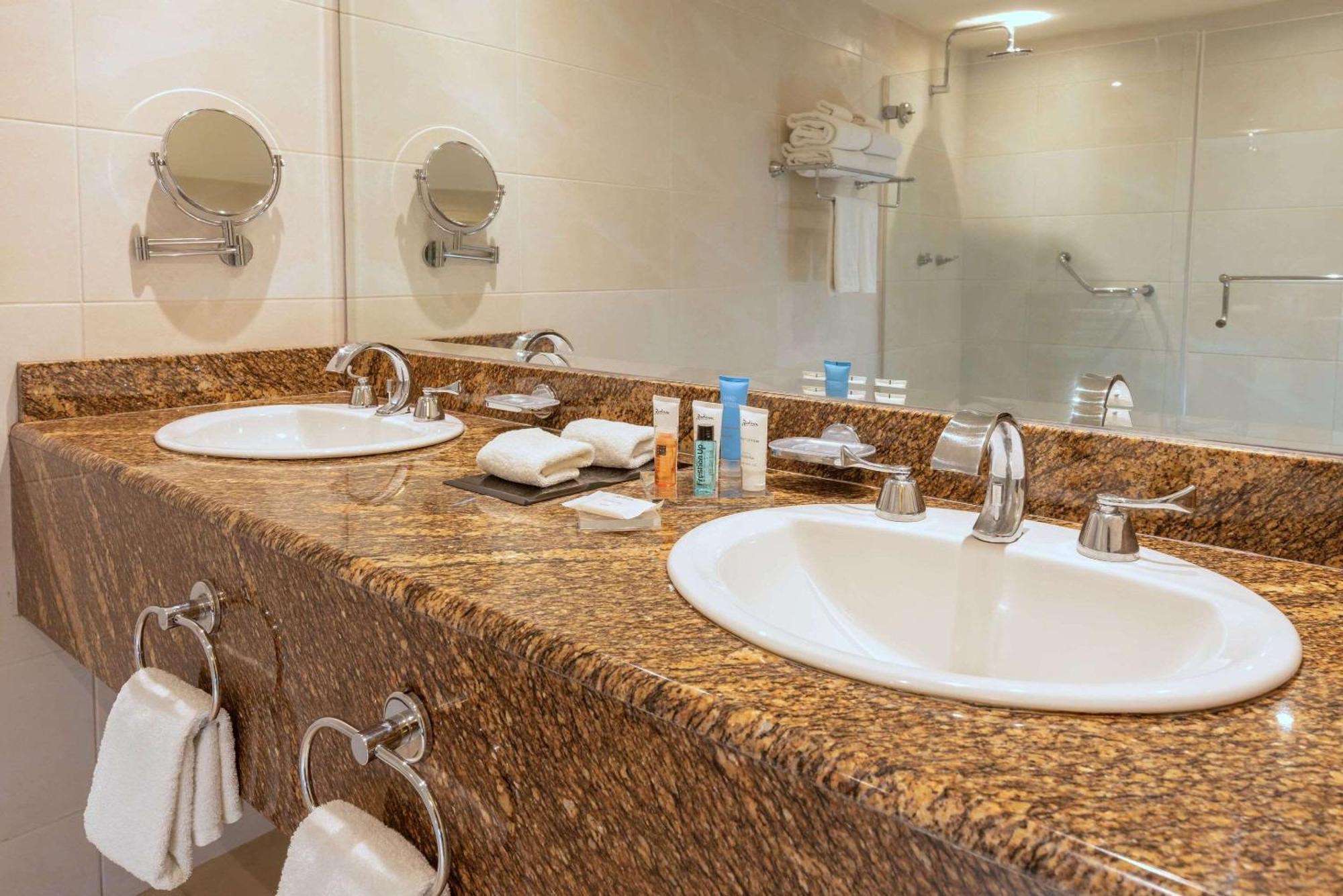Radisson Canal 5*
